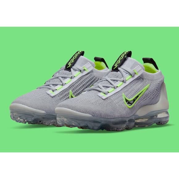 Nike Air Vapormax 2021 Flyknit GS Running Shoes DB1550 005 - SIZE 4.5Y = 6 WOMEN - Picture 3 of 10